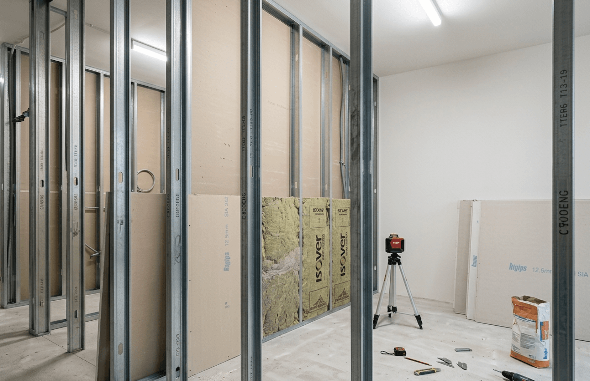 Leichtbauwand im Aufbau – Trockenbau SILTEK Zürich